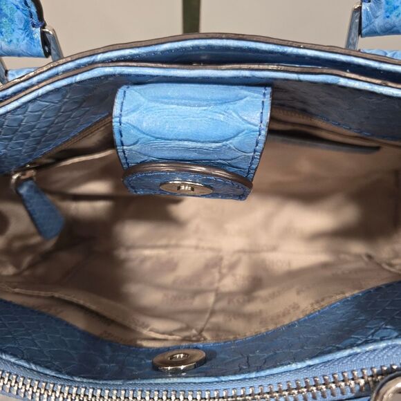 🐢 Michael Kors Kellen Embossed Leather Satchel Crossbody Sky Blue EC - Picture 8 of 17